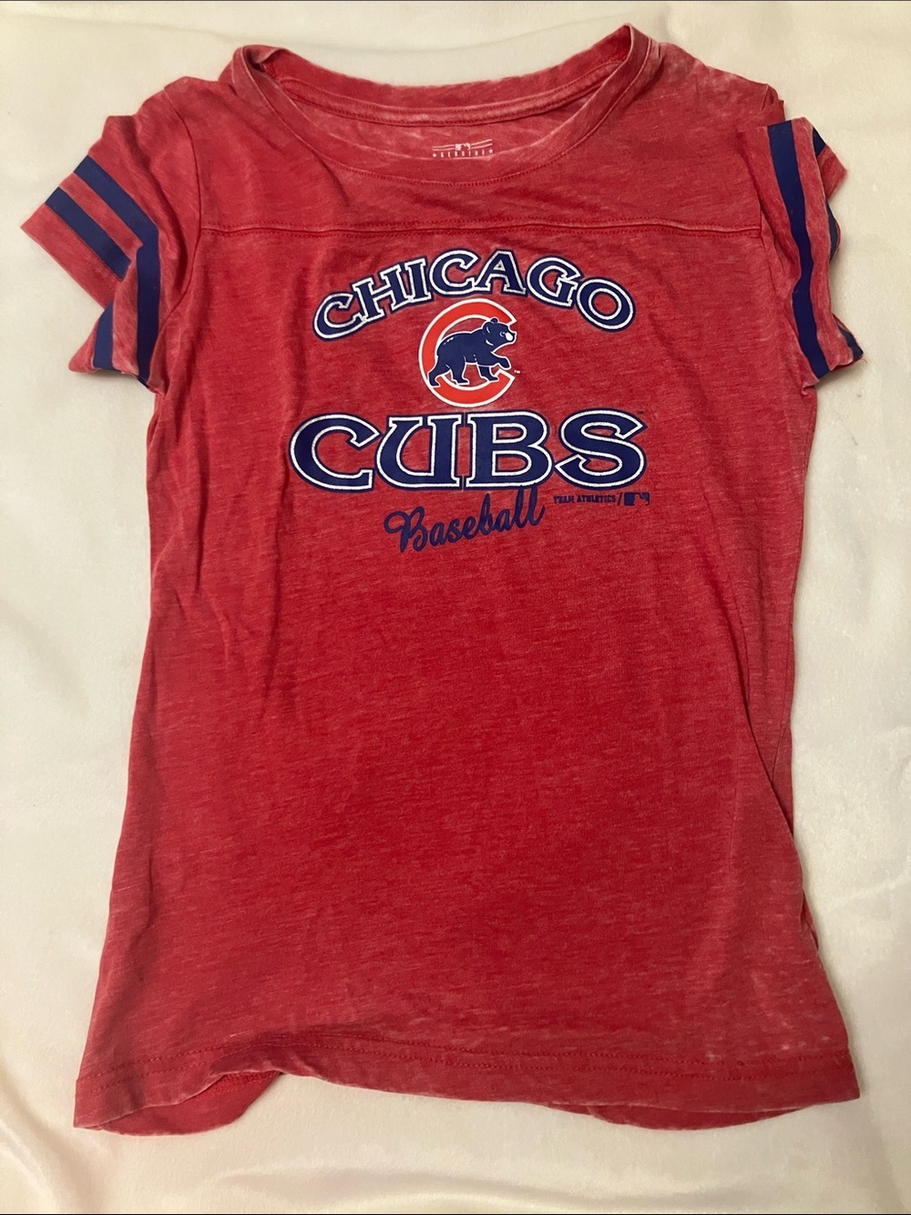NWOT Genuine Merchandise Red Chicago Cubs Short Sleeve Tee with Blue Girl Xl